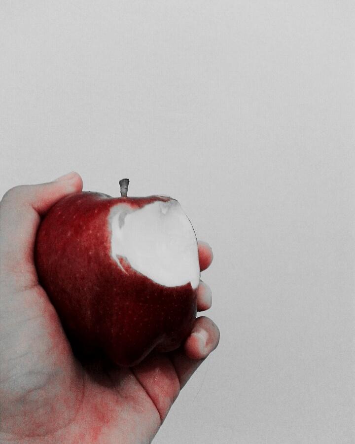 Bernaulanday's tweet photo. Apple http://t.co/0iEPQ9V9gV