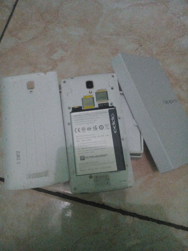 coorriii's tweet photo. Dijual hp oppo neo 3 R831K putih muluss full shet, tanya tanya wa 085778542429 line corims. http://t.co/JVBh1p3V7U