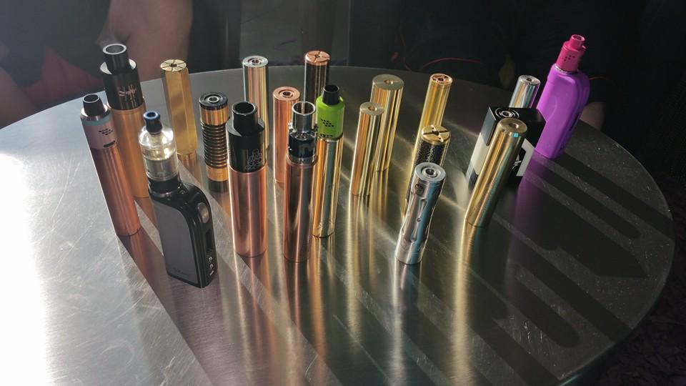 FullMetalVapist's tweet photo. #Tablecheck from #colelail and his team mates at #teamploomsday #allauthentic #vapeporn #vapefam #FMVFAM #vapelife http://t.co/kgHalcv1Vp