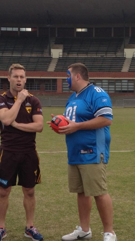 philpickard16's tweet photo. Just giving my buddy Sam a few pointers to win another Grand Final with @HawthornFC #footify #footifyphil http://t.co/yDg97yZojT