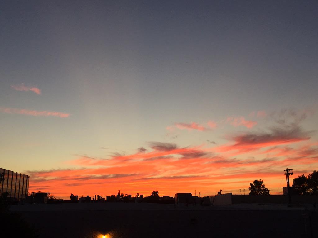 absentmindedme's tweet photo. California's beautiful sunset #burnlikefire #tgif #dirtybird http://t.co/EatTRB5Yfp