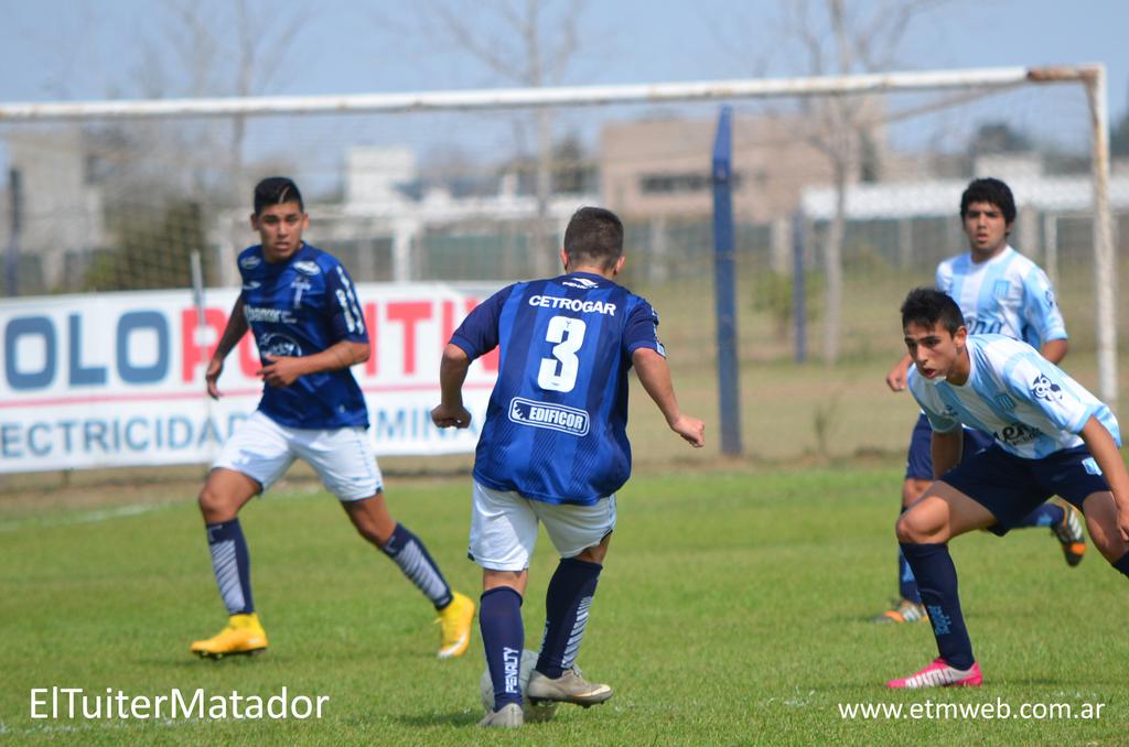 ElTuiterMaTador's tweet photo. #InferioresAFA 6ta división #TALLERES - #Racing por #LpdlF @DiezAnabel90 http://t.co/58m80R32Tu