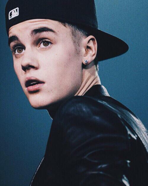 xpurposense's tweet image. follow everyone who retweets this #EMABiggestFansJustinBieber