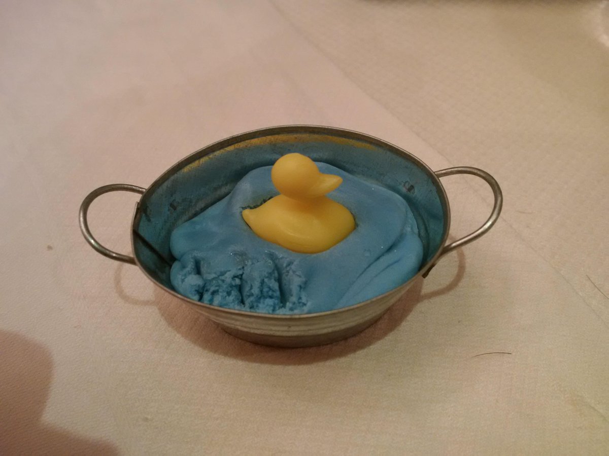 DeWeVauGe's tweet photo. Das Dessert mit liebe zum Detail 😍 http://t.co/Mulf3izBPZ