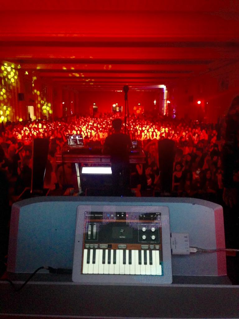 AnibalPanceyraG's tweet photo. Fiesta de la Primavera con @TheBridgeBand00 en Comedor Universitario 🎹 #UnFuego 🔥 http://t.co/X08auLo4IO