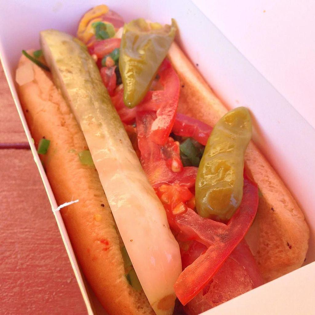 makamizzle's tweet photo. Chicago Dog for lunch! @HanksHauteDogs isn't 100% open, but they've got 3 different #hotdo… http://t.co/M4aUlyhMDa http://t.co/m5nA1AHFEo