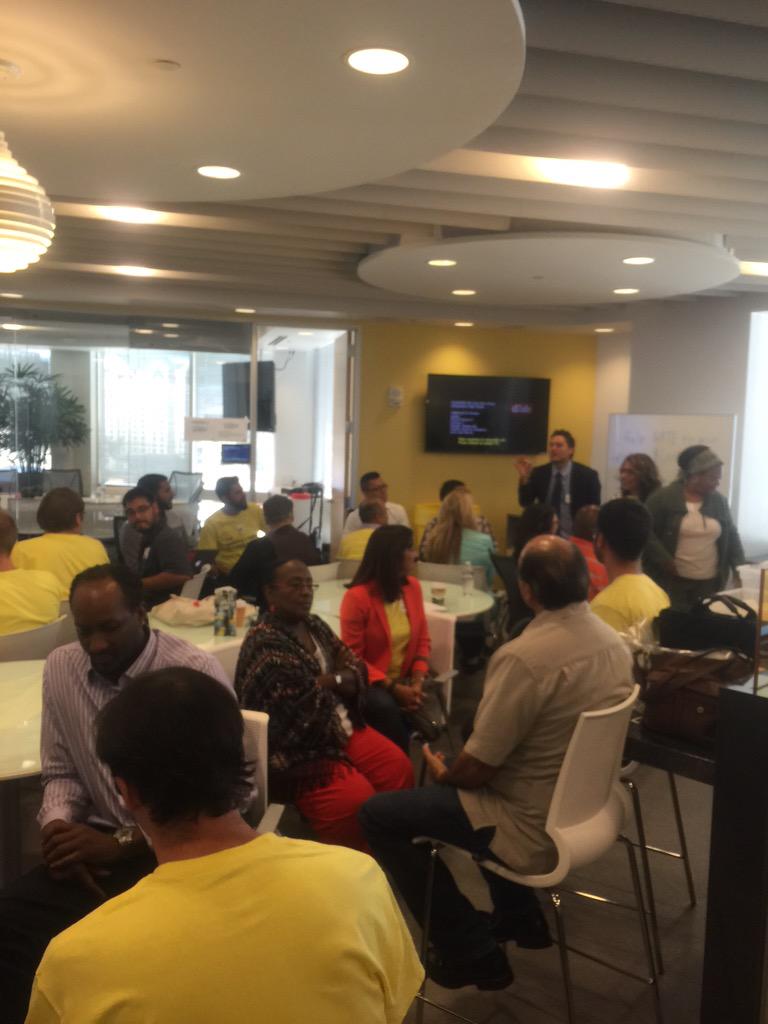 nfelix2's tweet photo. Speed Pitching #EYCD #EYCDWest #EYConnectDay @NFTEBayArea @angelamilano #entrepreneur http://t.co/ksVpw7j2zb