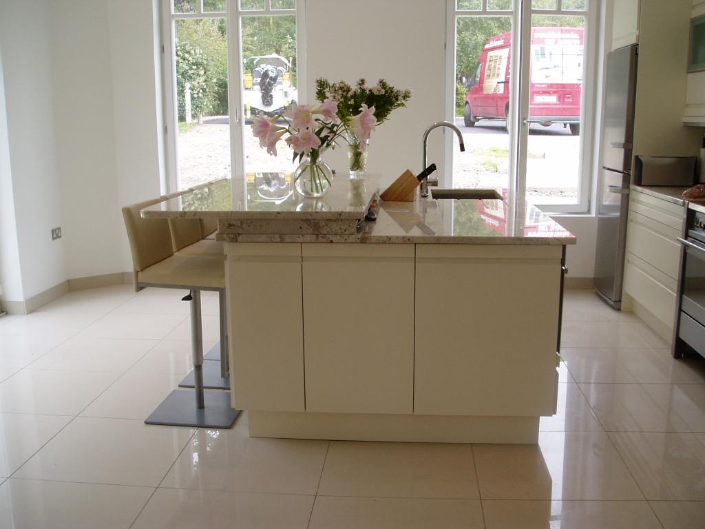 Kitchenwise's tweet photo. Handle-less painted kitchen in cream colour http://t.co/kzP6Hb7WLs http://t.co/mhYkbkIGCG