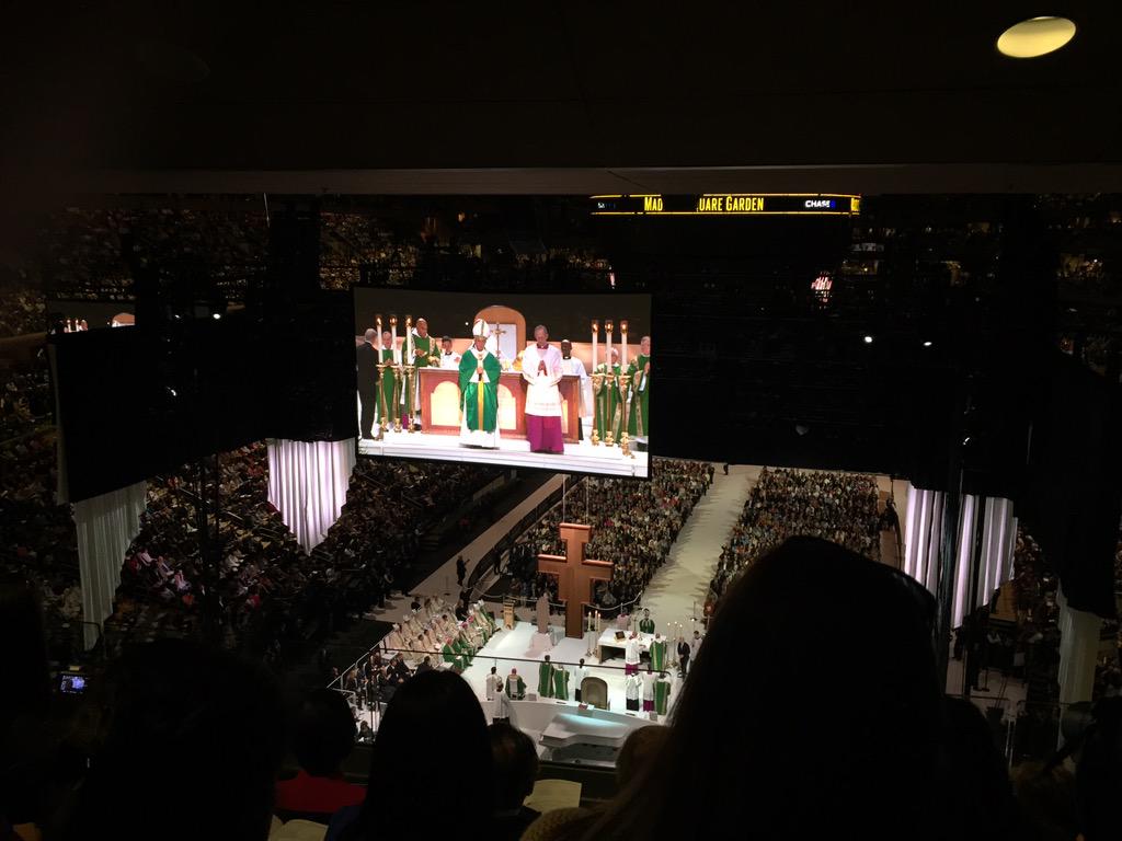 ManhattanEdu's tweet photo. After a three hour wait, our Manhattan College representatives are in the presence of #PopeFrancis #HigherEdwithPope http://t.co/eRPqqNApne