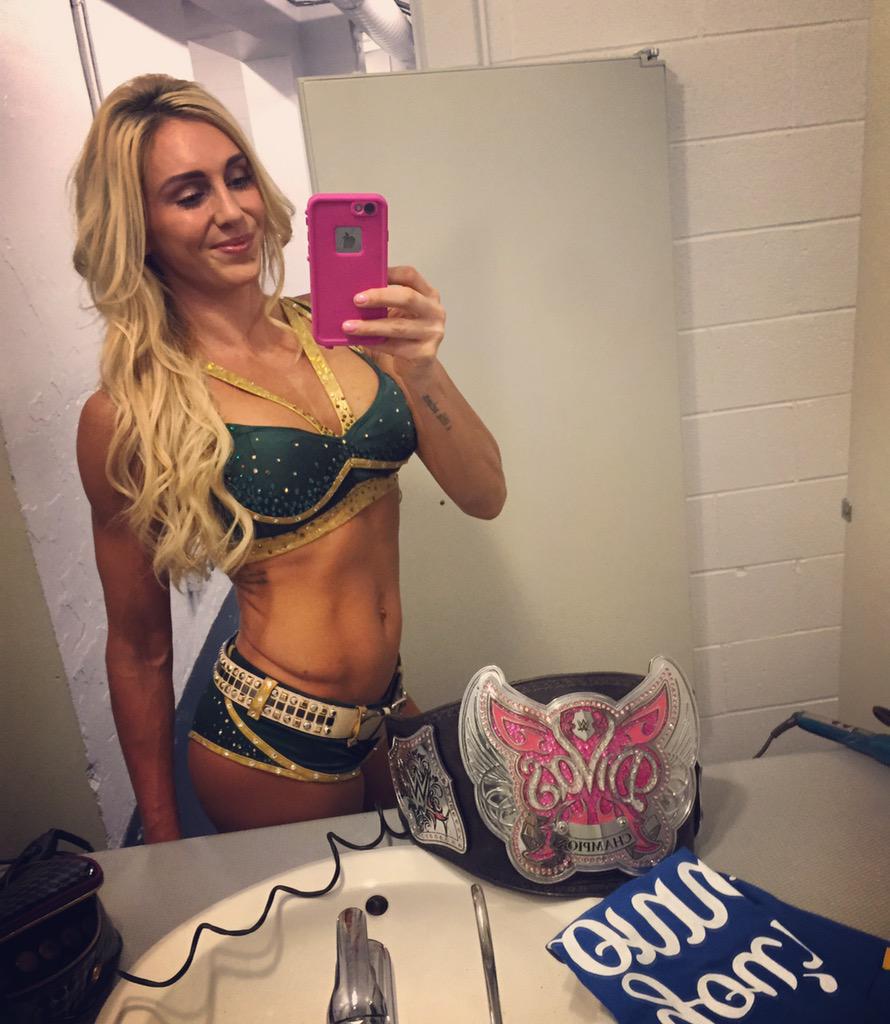 WWEToronto have some extra bling with me tonight 😊 #CB Lass-kicking with  Flair!💪🏻👸🏼, image size:890x1024