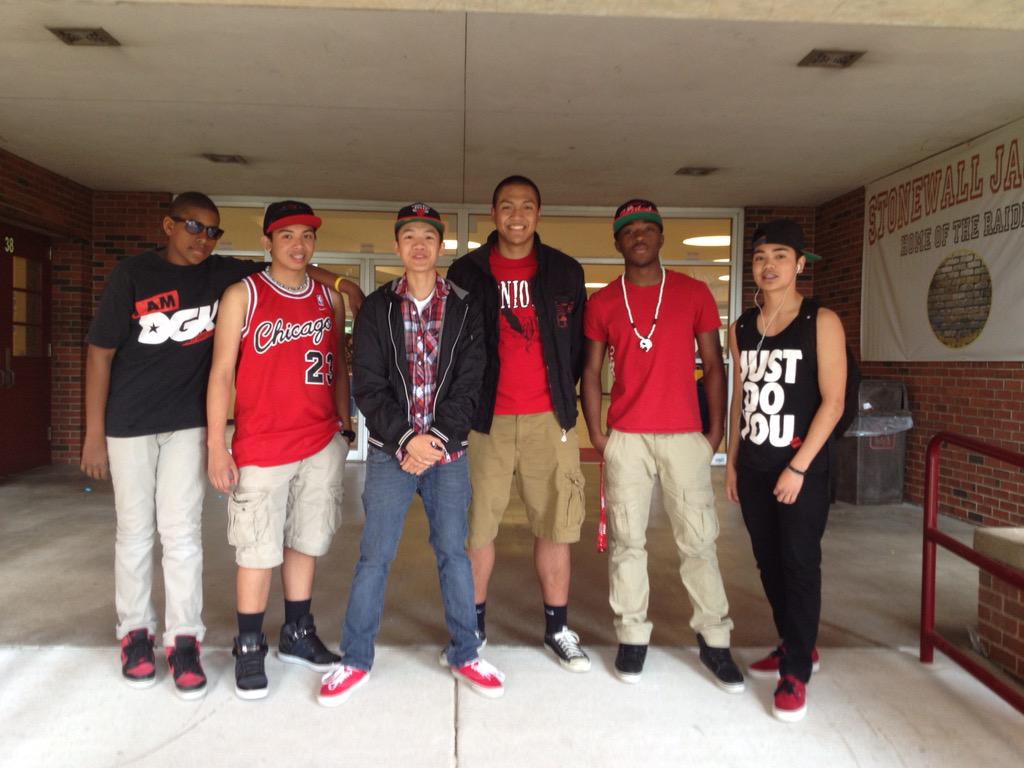 ayyongov's tweet photo. Tonight is gonna be fun. Happy birthday RJizz! @rj_chav #EB4Life #Bros4Life http://t.co/sDNUiVfuux