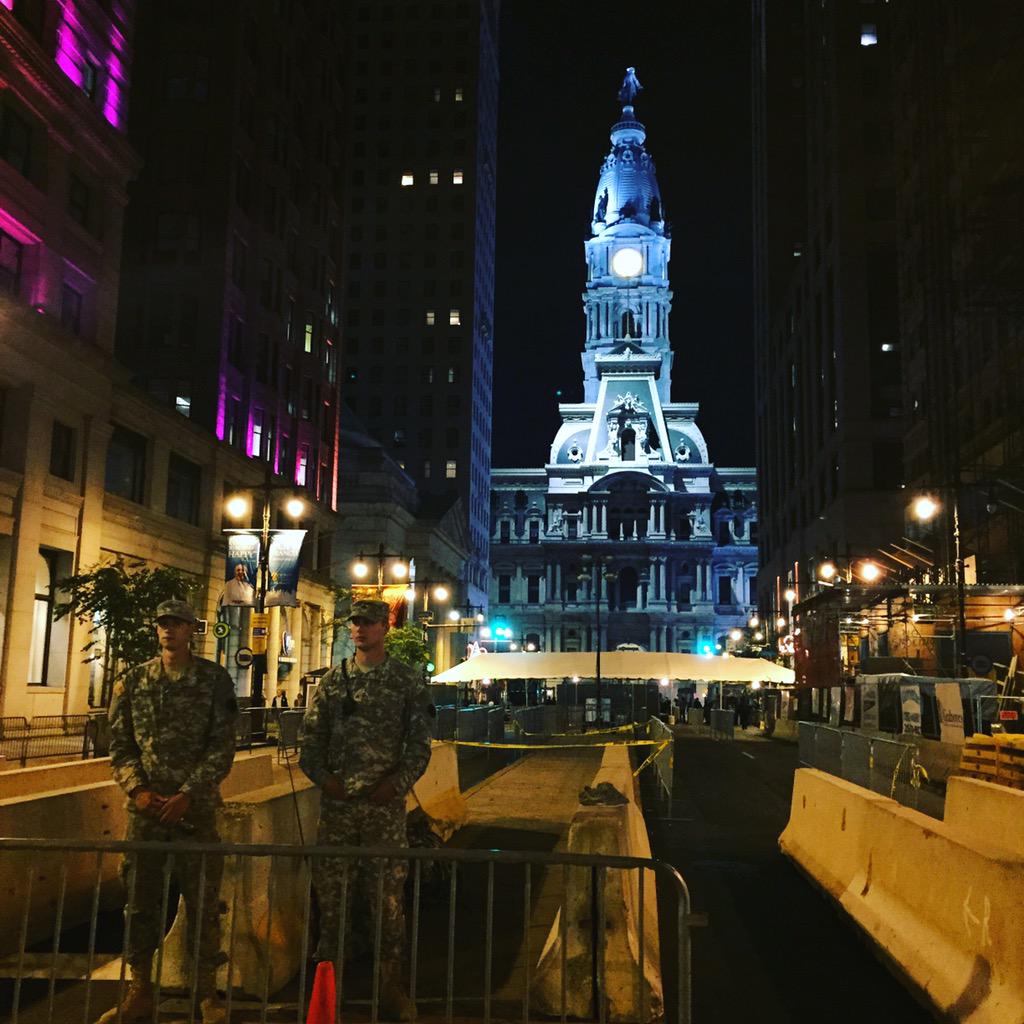 Broad and Chestnut. #popeinphilly