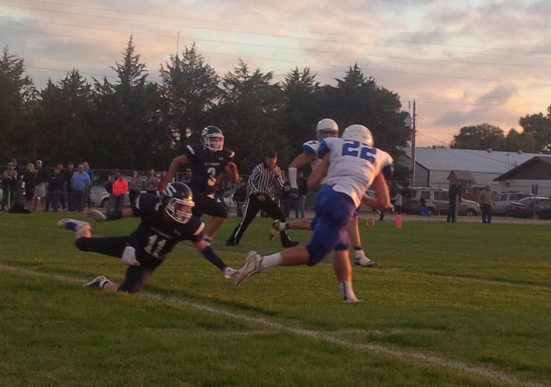 epicteamcamps's tweet photo. #22 Wilkens with the great catch! #gogetit #epicfootballcamps Bertrand scores 2 plays later. Vikings 22 -- SW 6 http://t.co/tXu8G8BS4z