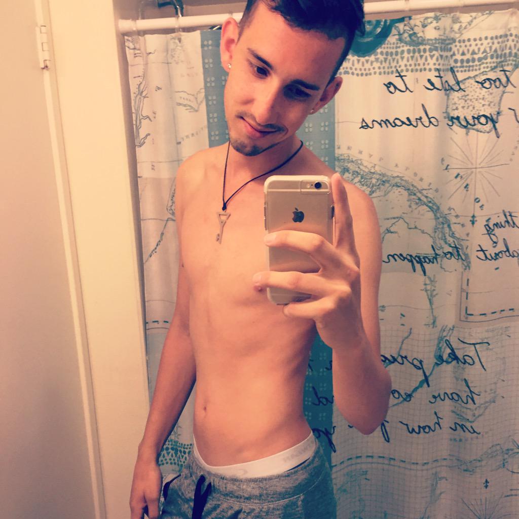 grse's tweet photo. This #tonsillectomy got me real skinnayyyy http://t.co/Oc5TUanCRA