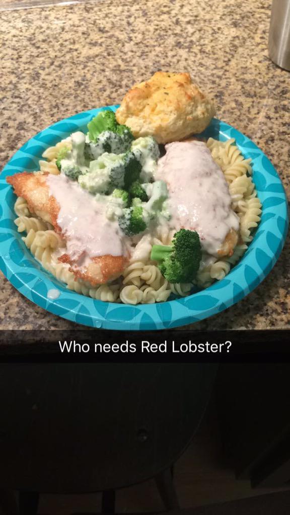 TheNautiGent's tweet photo. Parmesan crusted chicken Alfredo. #PutARingOnMe http://t.co/4M29WjSEIy
