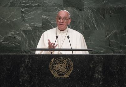 UNNewsArabic's tweet photo. من صور اليوم: البابا #فرانسيس يزور الأمم المتحدة للمرة الأولى @News_VA-En #PopeinUN http://t.co/Qni9roqgrQ