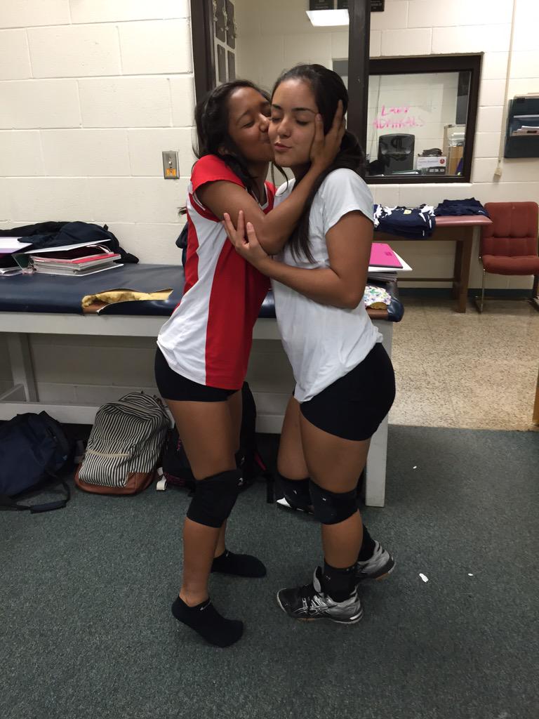 sarai_garay's tweet image. winning against ur rivals is the best feeling ever..... U WISH U WERE BRONCHO! 😉🅾 #GotDatW!