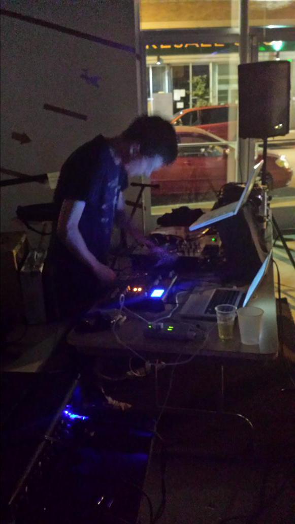 BaqBeet's tweet photo. #BNW15 - @ewokietalkie Up on stage! Next up, @Punk_Poetj_AO! #WeAreFarFetched http://t.co/QIV0nnPJmS