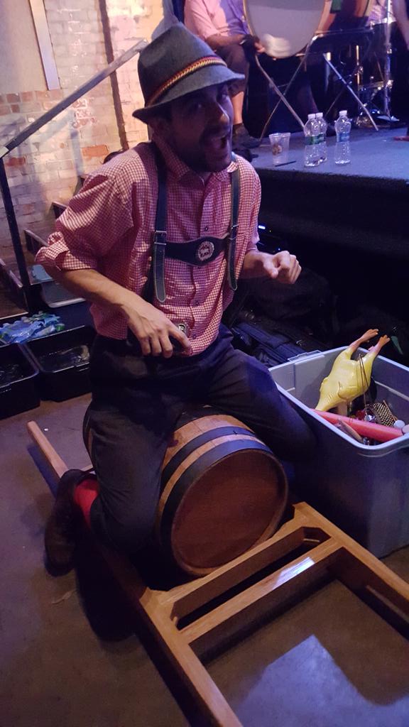 716GermanBand's tweet photo. @chip_nolan time to roll out the barrel! #GermanAmericanMusicians #cocktoberfest #716Love #beer http://t.co/HqhO02ntrw