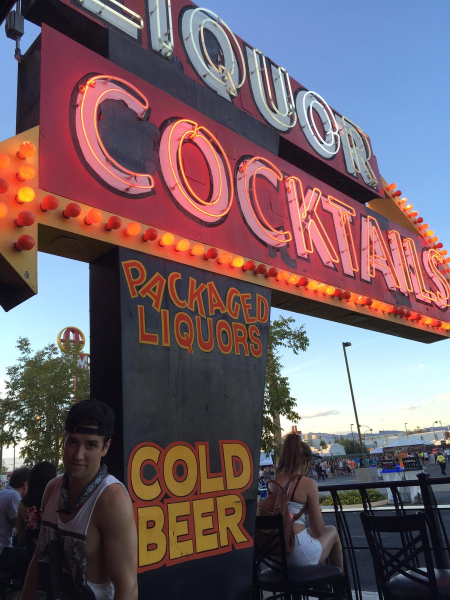 dbeltwrites's tweet image. Good to see you @1LoganHenderson #LifeIsBeautiful