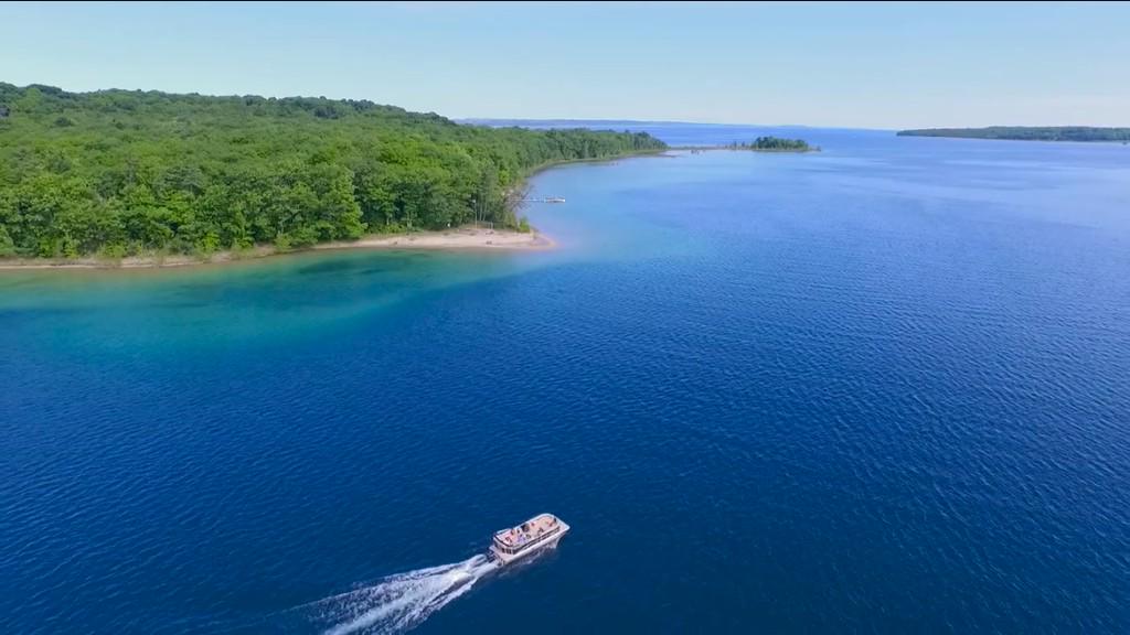 TraverseTravelr's tweet image. Grand Traverse Bay and Power Island. The best Backyard. #TraverseCity #FriFotos @Explore_TC @PureMichigan