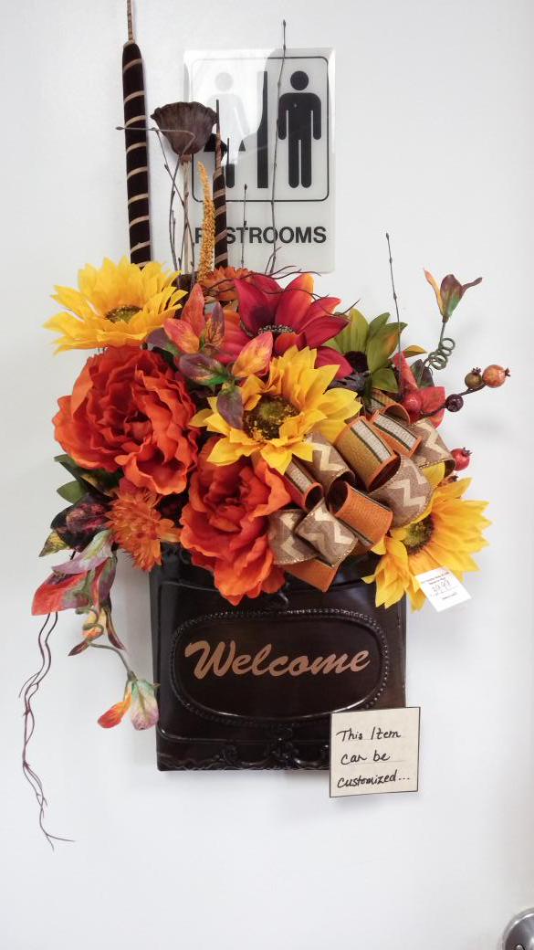 MistyWitcher1's tweet photo. #Ilovefall  and all of the beautiful creations I get to make!! #flowers #pumpkin http://t.co/Lr5YHRVSQ5
