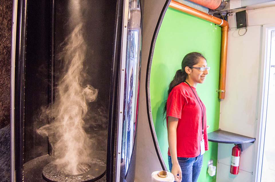 crhenderson90's tweet photo. Industrial Group brings roaming science museum to 2K PAISD students. http://t.co/8nuQS4oPTz #STEMeducation #patxnews http://t.co/JgNr21ydks