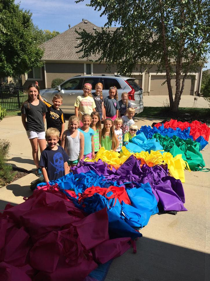 Beds4EveryBody's tweet photo. These kiddos packed 270 bedtime bags for our newest partner school. Awesome work! #giveback25
@ChurchoftheRez http://t.co/EYeN7h4ujz