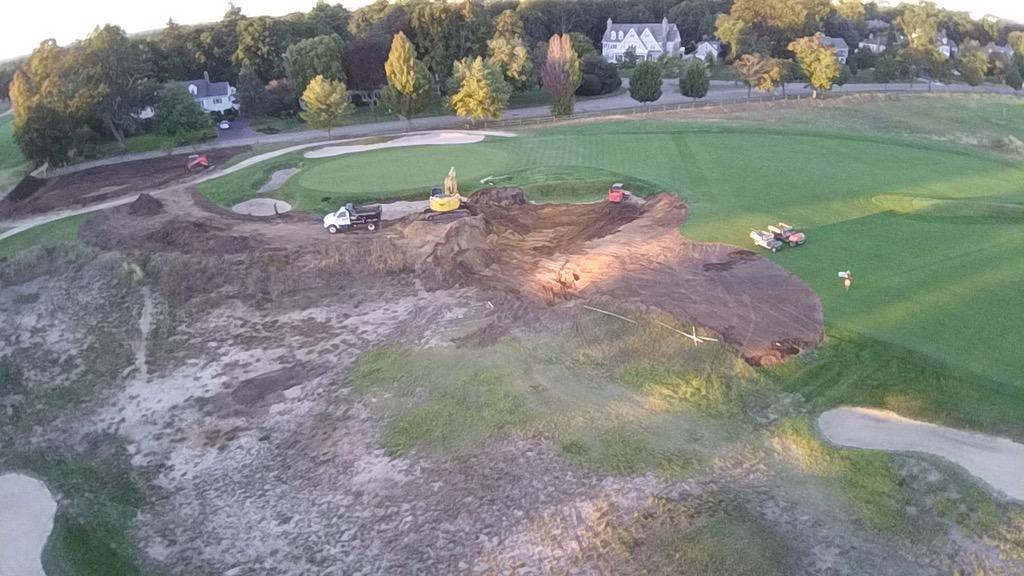 minko_golf's tweet photo. #GardenCity #MiddletownSprinkler @MikeTilleli #1 green bunker demolition and #2 tee rebuild in the back. http://t.co/LTHH48aUuf