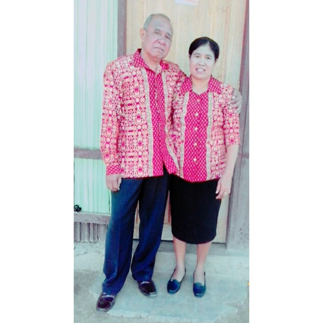 irra_seran's tweet photo. Happy Anniversary 21th my beloved father and mother😘😍🎁🎂🎊
Love you more my beloved father and mother😍😘😘 http://t.co/RloAEaWzJ4
