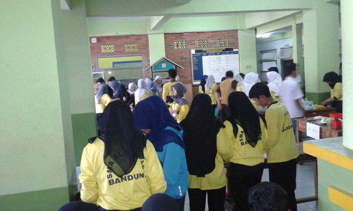 SMAAlghifari's tweet photo. Sekarang sedang dimulai nih lomba masaknya, semangatin dongg http://t.co/lxV8QRdWjU