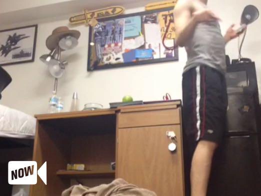 monkey11528's tweet image. 🔴 LIVE @JustMeCristian on #YouNow - Lol younow.com/CristianOliver…