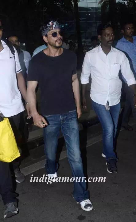 AazimSrkian's tweet photo. @iamsrk @SrksPramod @SRKswarrior1 @SRKsChampion @Deepak_SRKian
_
"Most #Stylish_ Person in the #World"
Agee โ __RT http://t.co/hEZFNpg85S