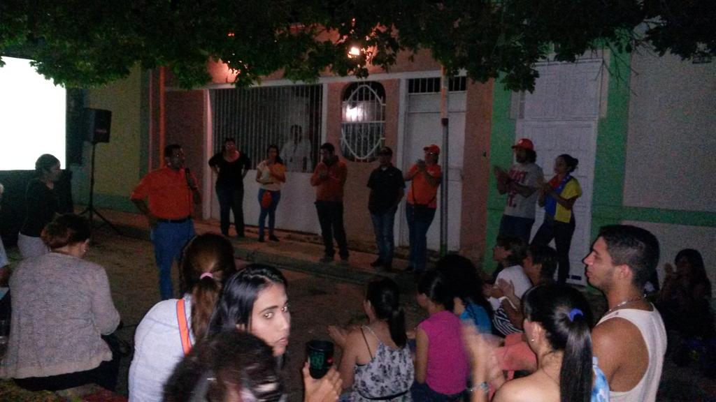 ErikaF_Solarte's tweet photo. Por una Venezuela de Paz Bienestar y progreso este 6D #CalleyVoto   @angelalvarezgil  #PuebloVP estará en la calle. http://t.co/VYGk1YwLTC