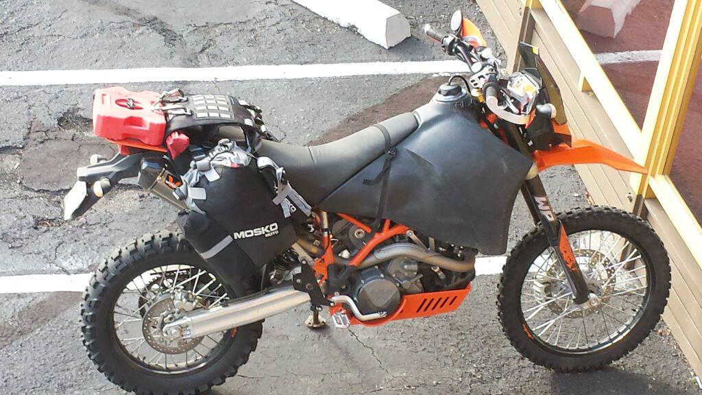 MoskoMoto's tweet photo. #MoskoMoto R80 http://t.co/QWUFCu0aNS on #KTM Enduro. #WABDR, #OBDR up 101 to Port Townsend then Calgary. #moto http://t.co/BQFoHxorVO