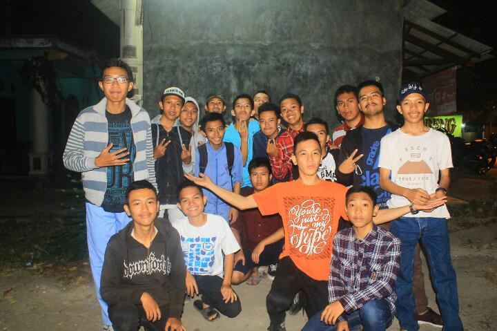 COMENNT15's tweet photo. Ini dia foto semalem bakar sate 😁🙌 http://t.co/13rRpyMcJR