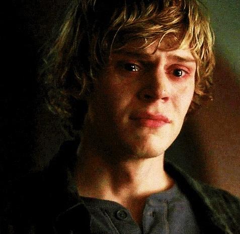 vyctordelrey's tweet photo. evan peters is even hotter when he's crying http://t.co/MsWCBW2Fla