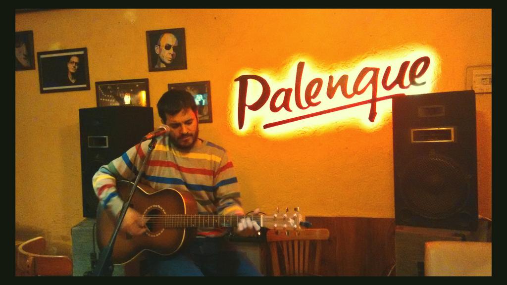 bar_palenque's tweet photo. Arrancó @NicoMalpaso  su show acústico en #PalenqueBar #MinaClavero #Traslasierra.
Acá estamos. http://t.co/Yzz1ljBAUM