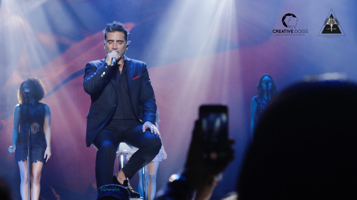 creativedogsmx's tweet photo. Confidencias World Tour #Xalapa @alexoficial #creativedogs #lapalmaproductora @avantiare http://t.co/mnI3d7jRM1