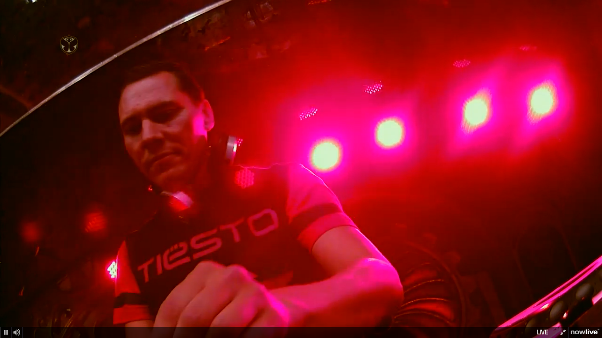 WeraErazo's tweet photo. #Amazing I love @tiesto <3 #ClubLife
@TomorrowWorld #LIVE2015 #TheBestSet
#Secrets #Split #TheEnd #FirstDay #Magic http://t.co/2Z31ogfLKx