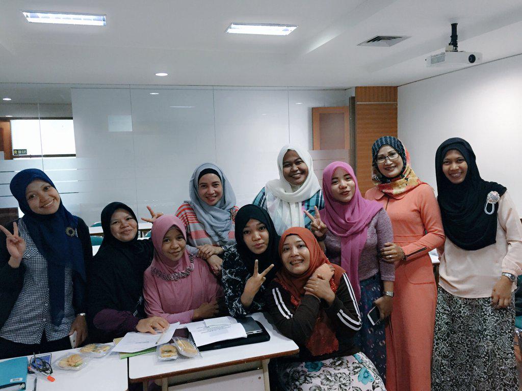 Vi2enSweet's tweet photo. Hari ini di kelas,,,selesai matkul kita aksis 🙌🙌 http://t.co/ulTK5rXoNV