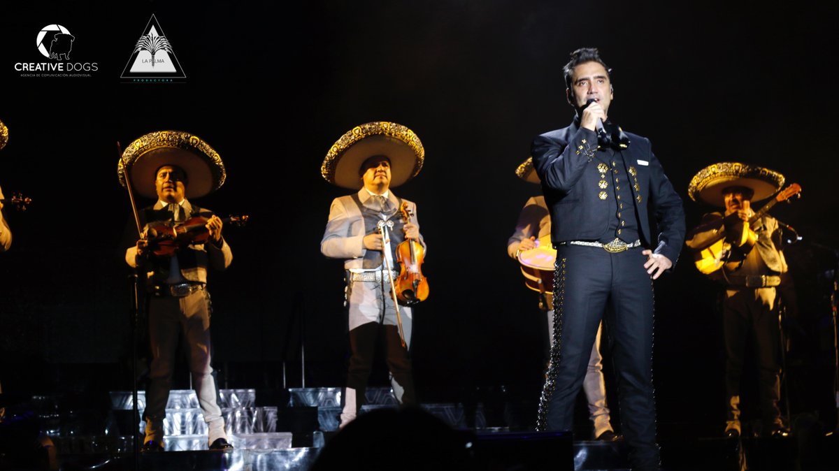 creativedogsmx's tweet photo. Confidencias World Tour #Xalapa @alexoficial #creativedogs #lapalmaproductora @avantiare http://t.co/b4dFgDh3DB