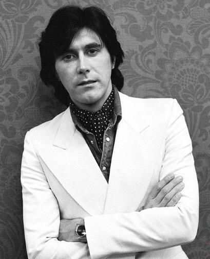 Happy Birthday Bryan Ferry, born on this day in 1945.
Always looking sharp in a suit. 