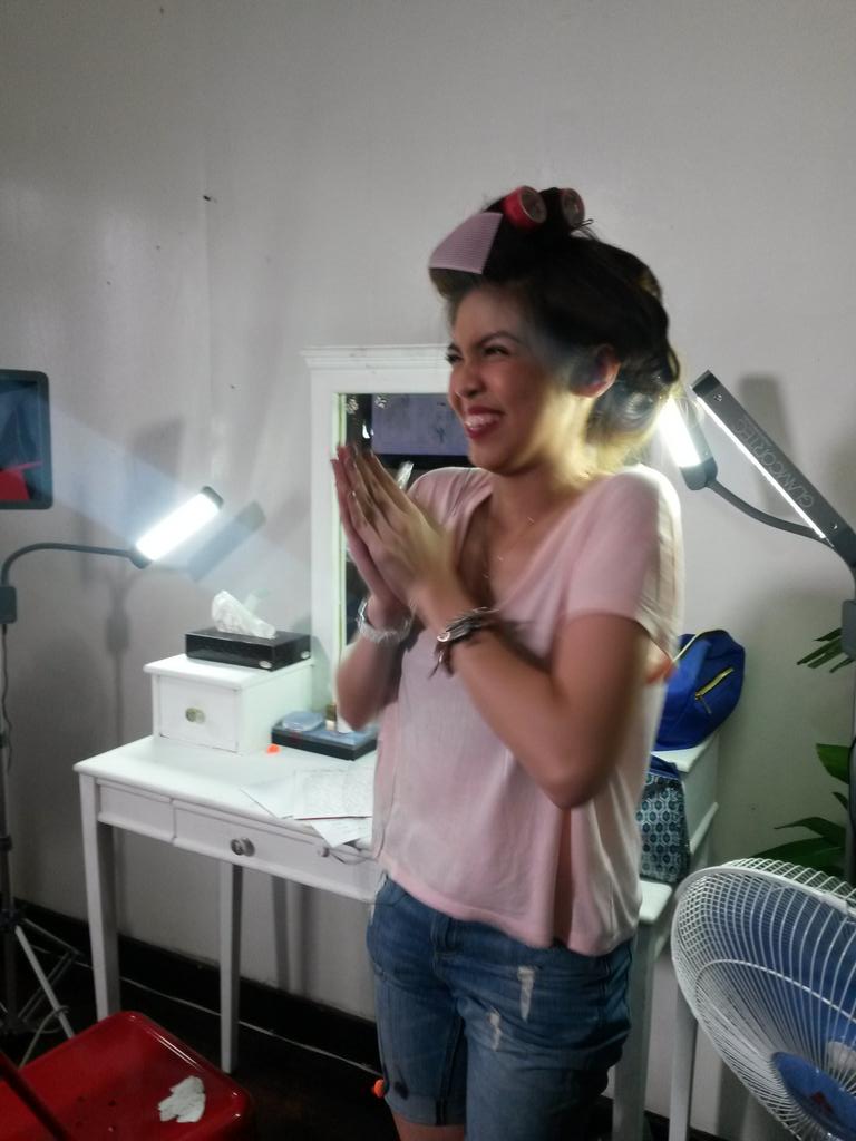 EatBulaga's tweet photo. Excited na si Yaya. #AldubEBforLOVE http://t.co/ay4g45zJjL