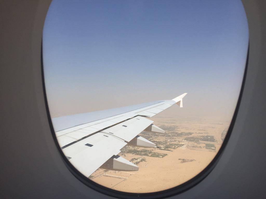 jack_jettech's tweet photo. #dubaiairport - one of the worlds biggest, right in the middle of...nowhere! http://t.co/sNf5Tna8qM