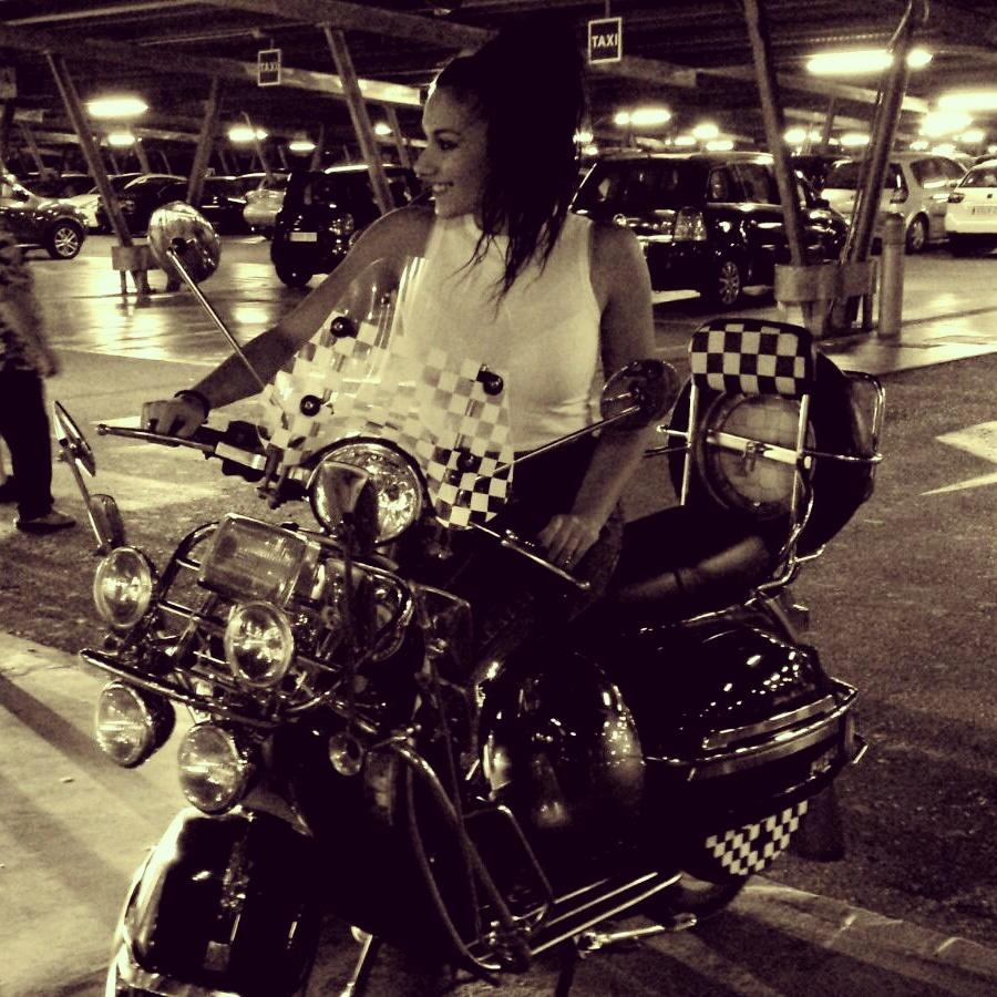supergaditana's tweet photo. No funciones como un aeropuerto, que tu vida no dependa de si alguien viene o se va. http://t.co/1JM8g6aeAK