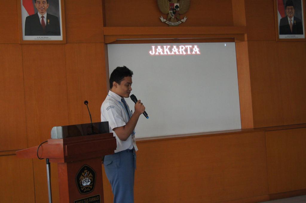 Presentasi kedua disampaikan oleh Rasyiid dari SMAN 109 Jakarta Selatan :D