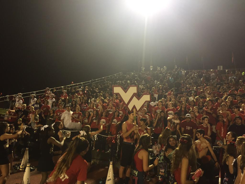 vwhs_stuco's tweet photo. GO WEST!!!! #savagesection http://t.co/EgjXhhLxpL