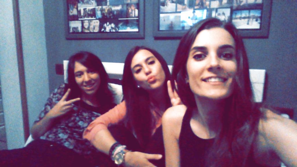 Meeer_95's tweet photo. Que noooos vamos de fiesta @saan_lb @Lauramazo   Si no querías salir en la foto lo dices @LauRubiRu http://t.co/HMmJhBkarK