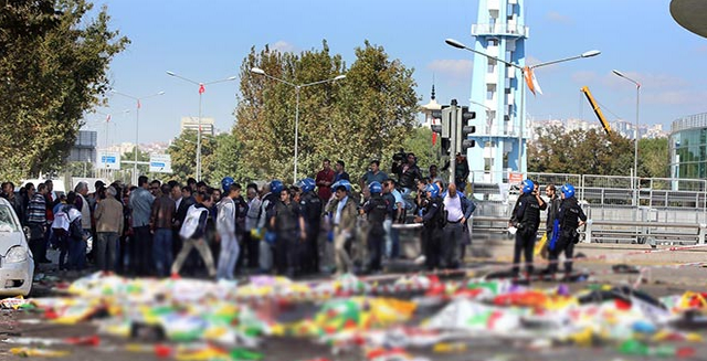 Patlama yerinde polis halka neden biber gazı sıkıyor ?sozcu.com.tr/2015/dunya/avr… 
#karagün
#GülmeİstifaEt